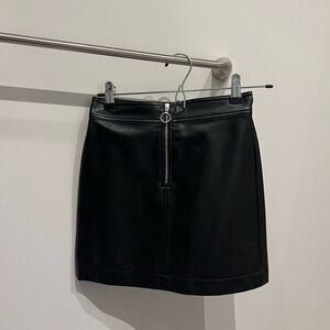 Aritzia (Wilfred) Black Vegan Leather Roxanne Mini Skirt with Zipper Detail